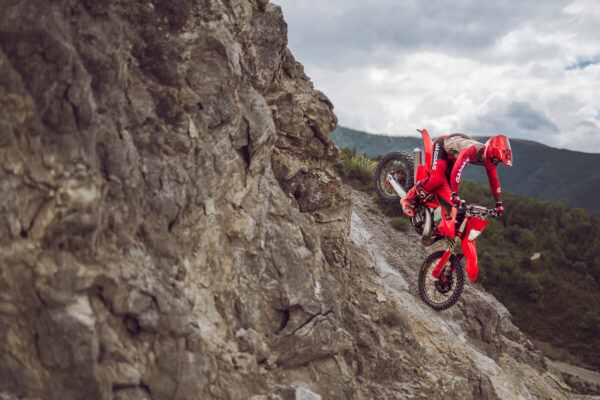 GASGAS EC 300 TBI 2026  KOHE OLEMAS!