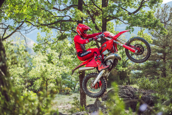 GASGAS EC 300 TBI 2026  KOHE OLEMAS!