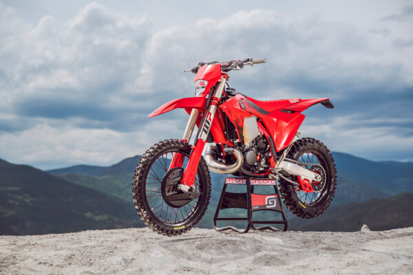 GASGAS EC 300 TBI 2026  KOHE OLEMAS!