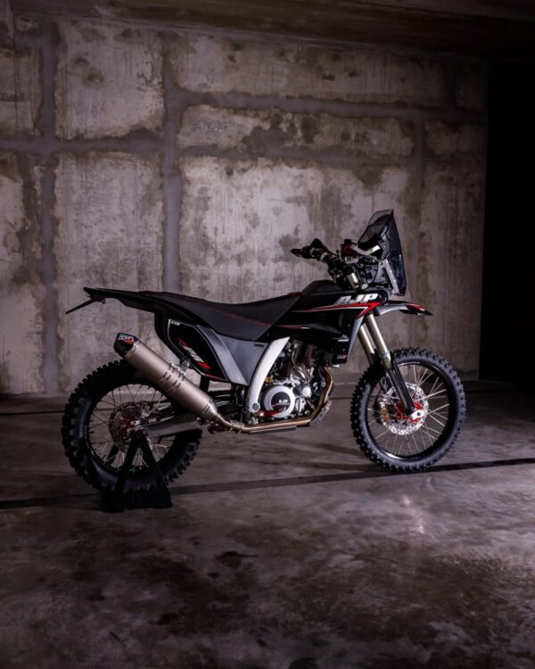 622549408_18390711349146385_3842947596311532922_n AJP PR7 650 ADVENTURE BLACK EDITION